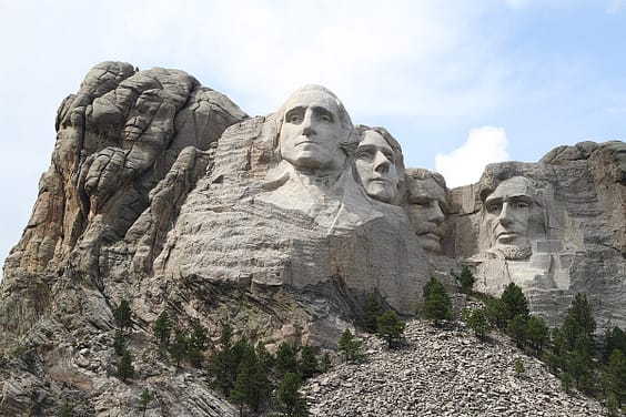 1200px-MtRushmore
